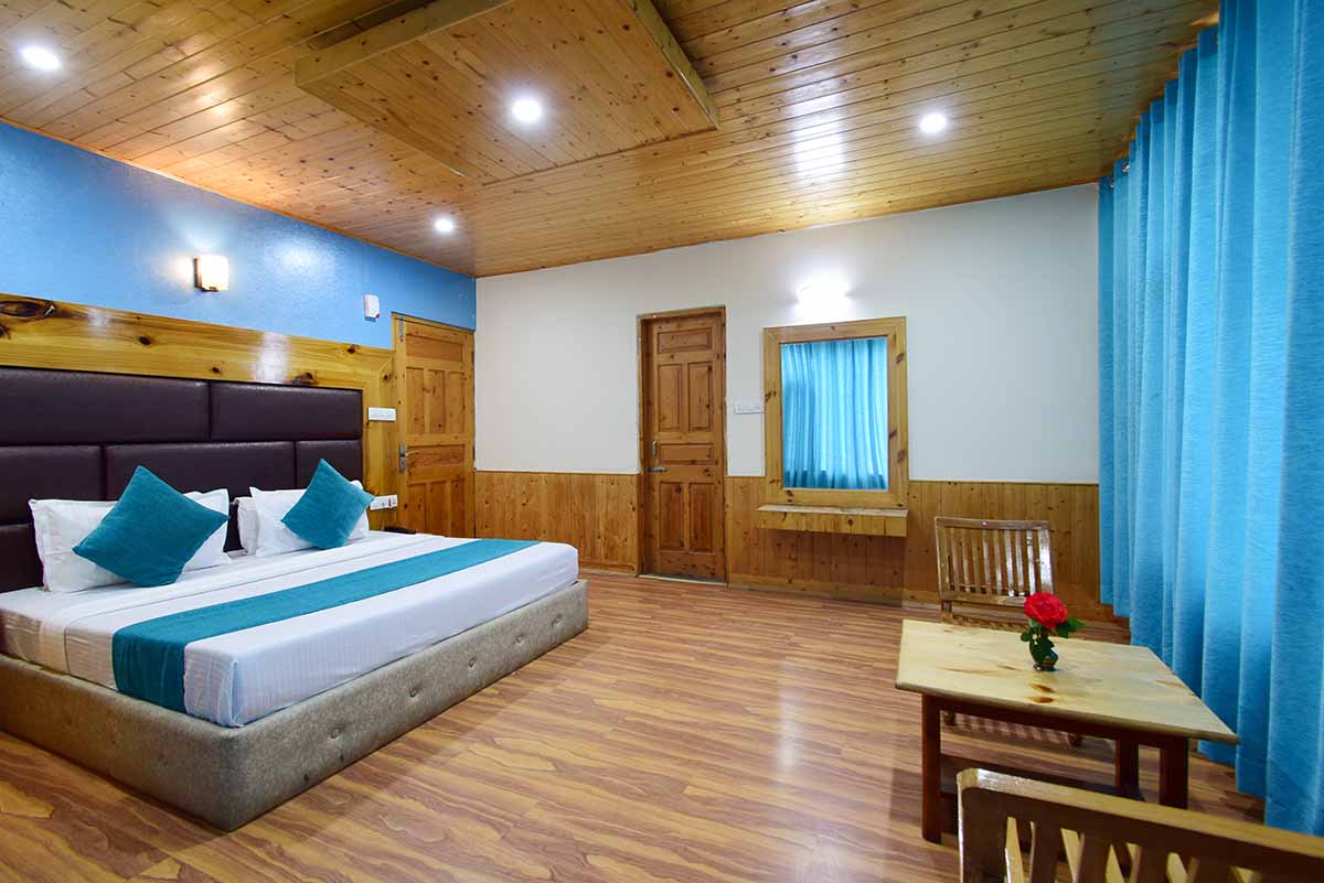 Deluxe_Bedroom
