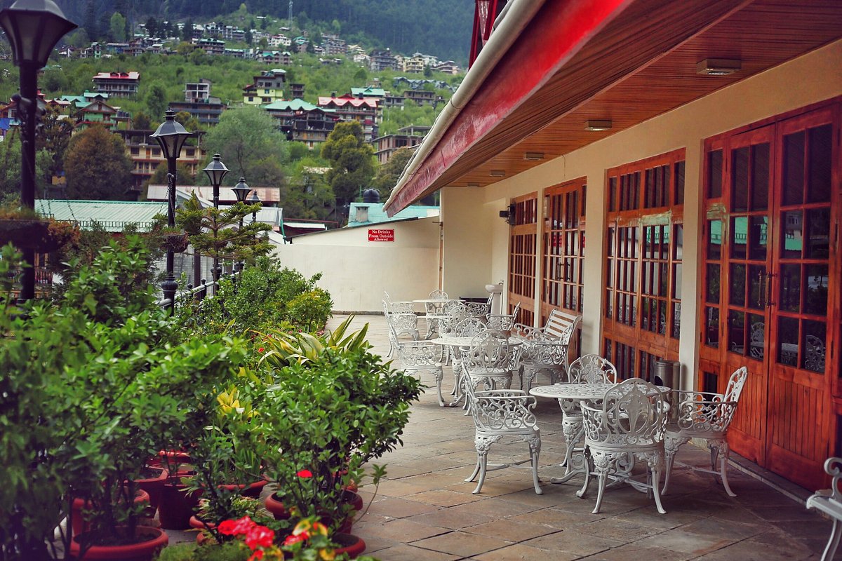 hotel-snow-view-manali (3)